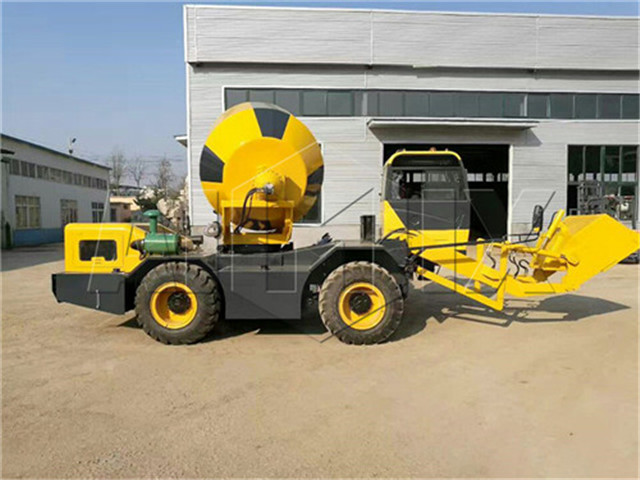 Mobile self loading concrete mixer for sale