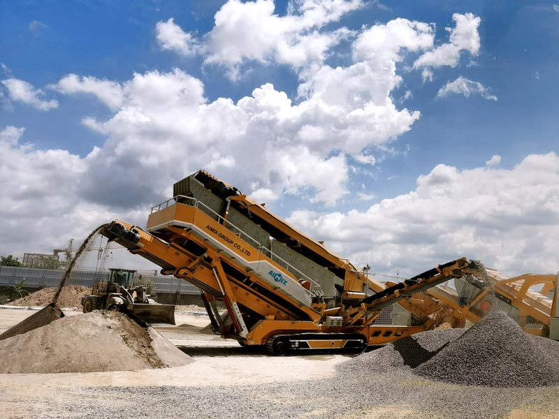 Crawler type limestone crushing